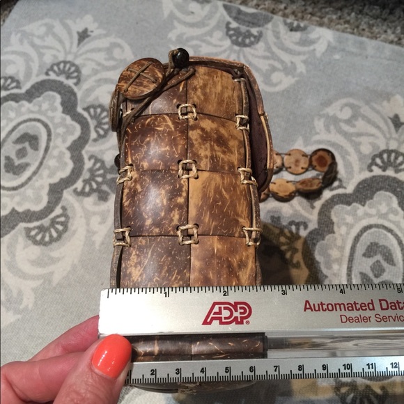 Summer Vibes Coconut Shell Handbag - Picture 8 of 8